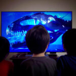 les enfants regardent la télévision